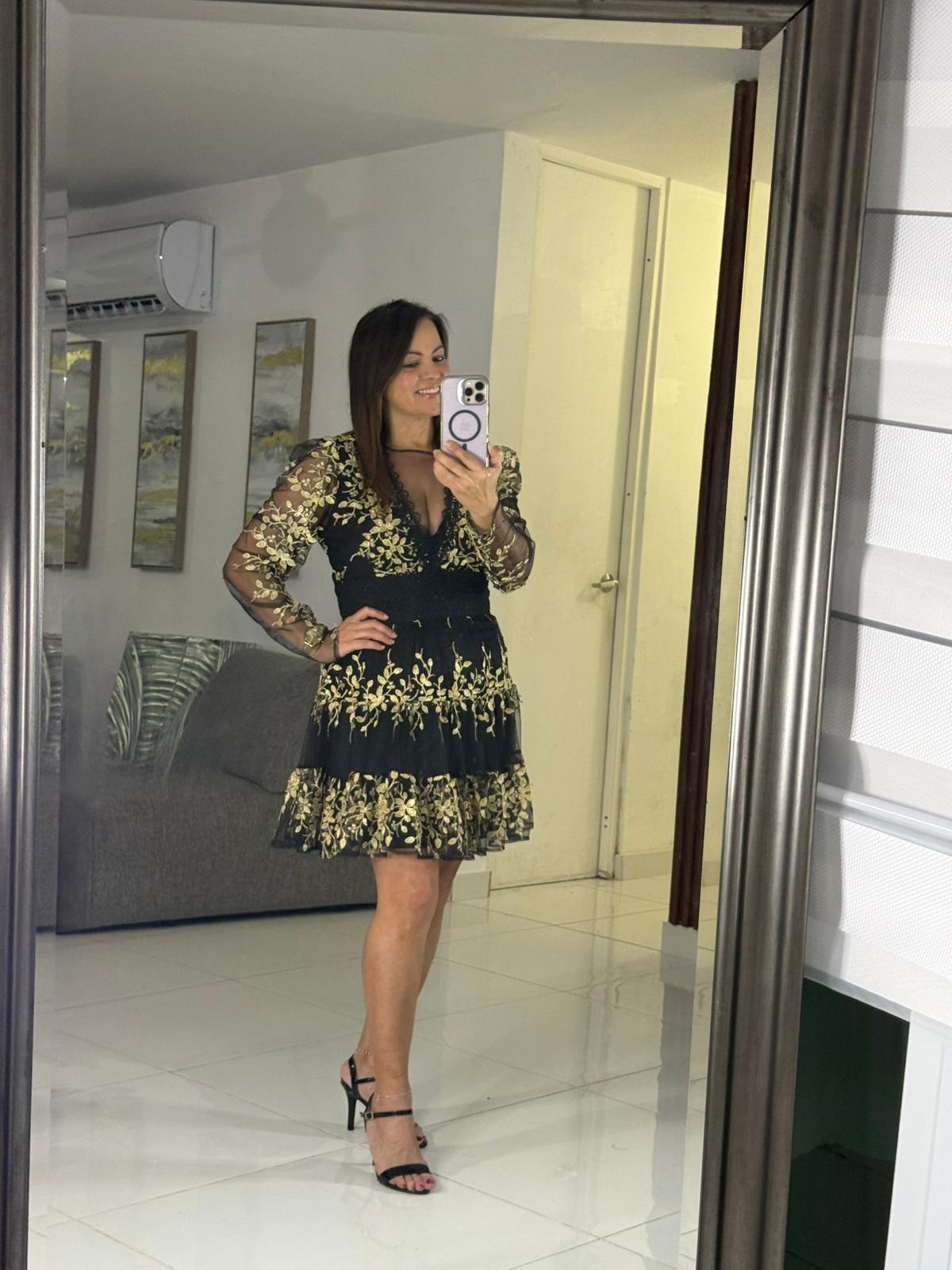 Vestido Negro Bordado Dorado Manga Larga