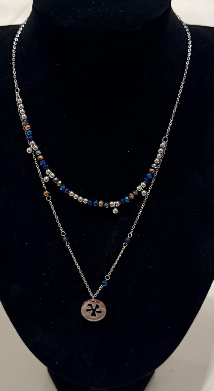 Collar Doble Capa Plateado con Cristales Azules y Dije Floral