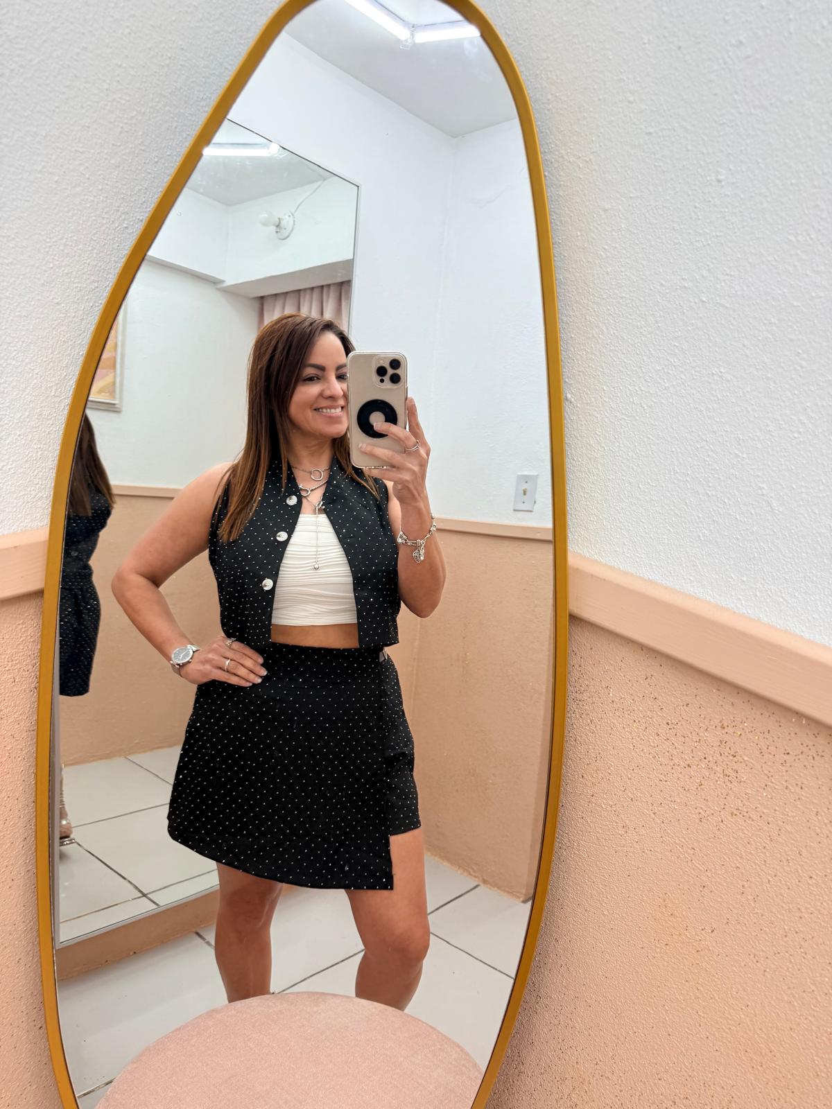 Conjunto Negro con Brillo Chaleco Crop y Falda con Volante