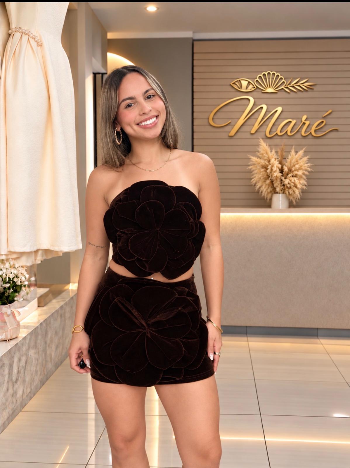 Set de top y falda de terciopelo con flores en relieve