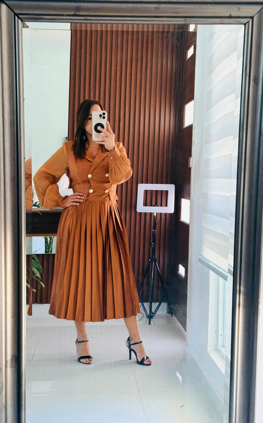 Conjunto Dos Piezas Camel - Blazer y Falda Plisada Midi