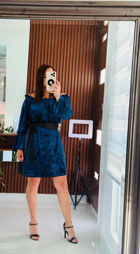 Vestido Azul Teal Off-Shoulder con Cinturón