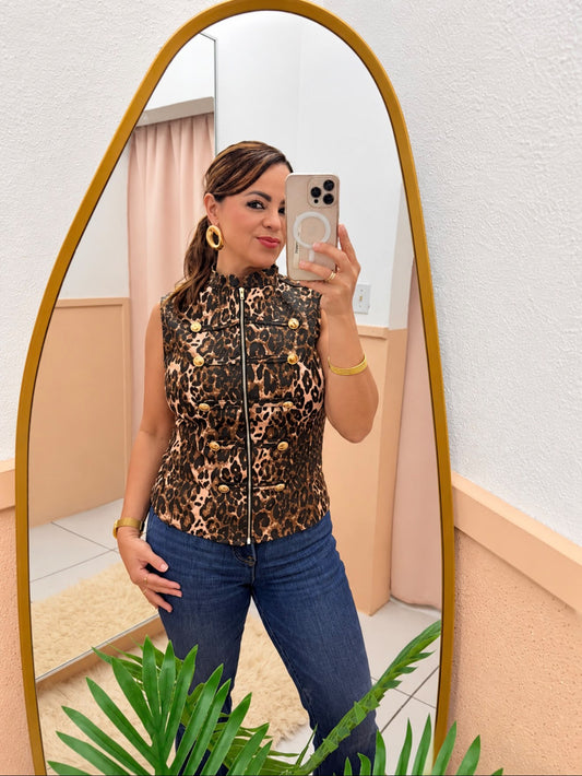 Chaleco sin mangas animal print marrón y negro con botones dorados