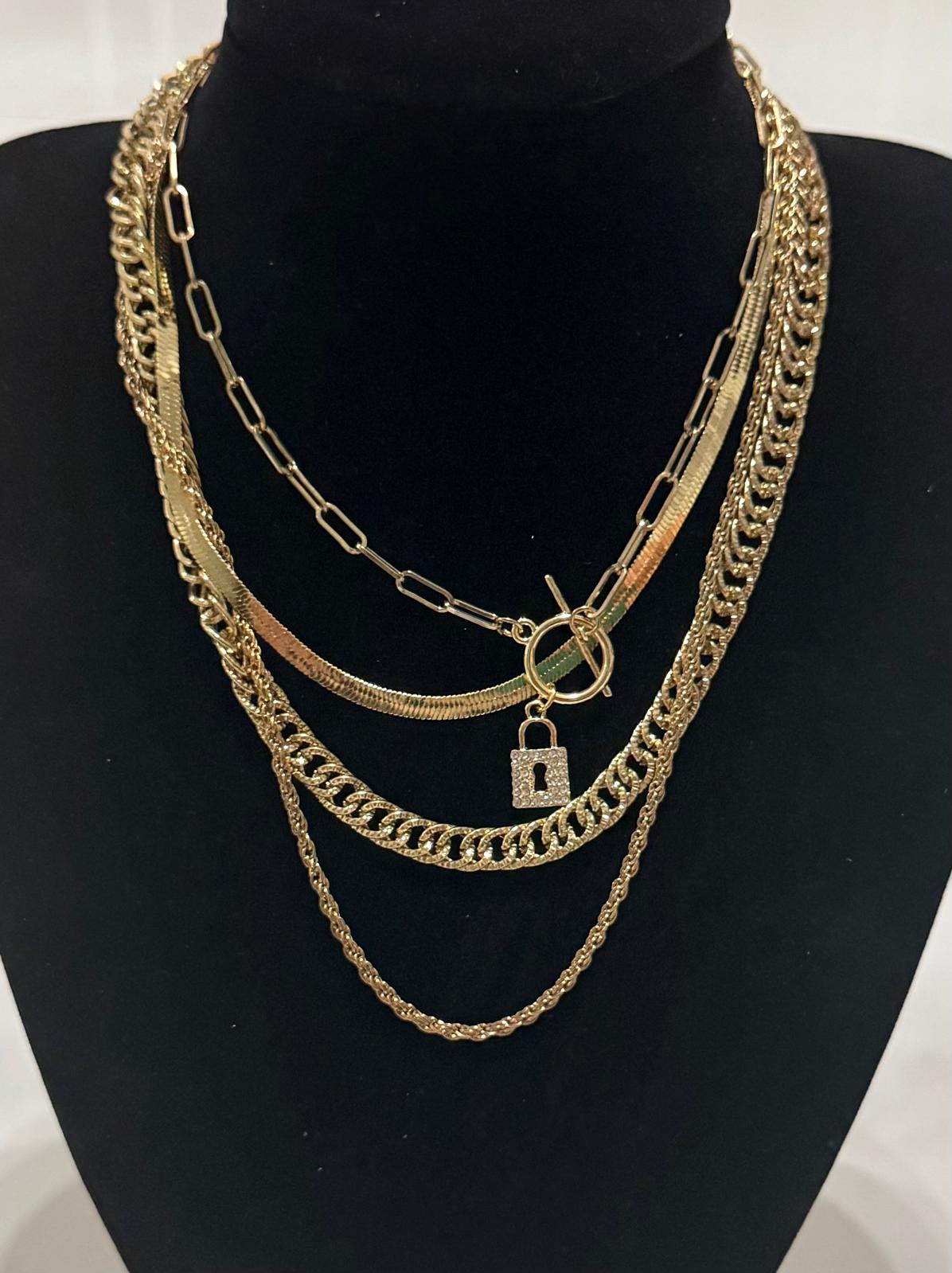 Collar Multicadena Dorado con Candado