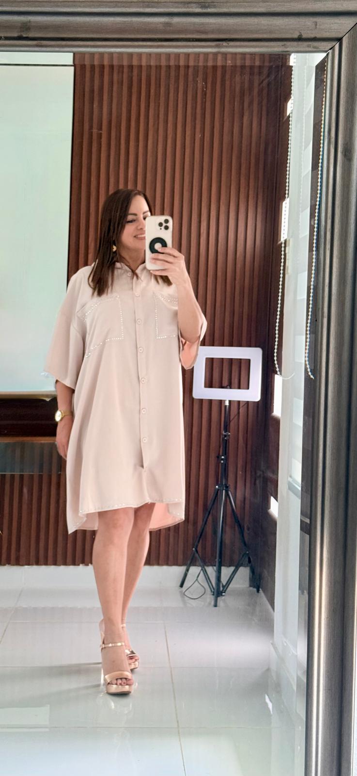 Camisa Beige Tachuelas Plateadas